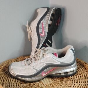 Nike Women's Reax Run 5 Running Sneakers Shoes Size 8.5 Chunky Athleisure Sports